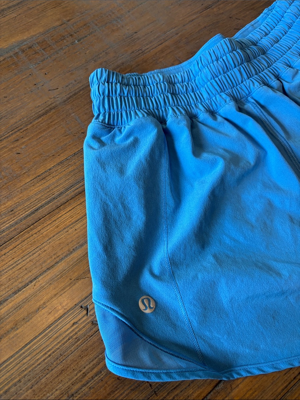 Lululemon size 4 high rise Cornflower Blue 2.5” inseam Hotty Hot shorts - Picture 9 of 16